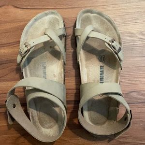 Ankle wrap Birkenstock Yara lookalike